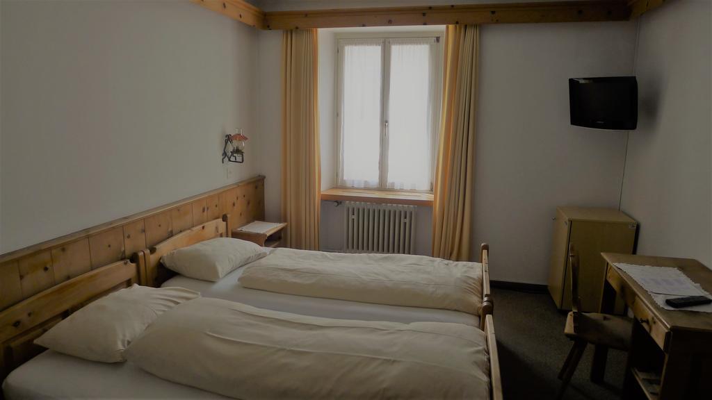 Poschiavo Suisse Hotel & Traditional Fondue Stube Oda fotoğraf